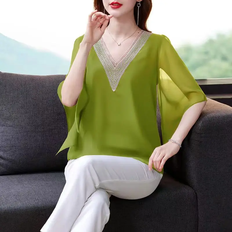 Women's New Top Solid Large V-neck Embroidered Chiffon Top 2023 Summer Versatile Loose Top blouses blusas
Women's New Top Solid Large V-neck Embroidered Chiffon Top 2023 Summer Versatile Loose Top blouses blusas