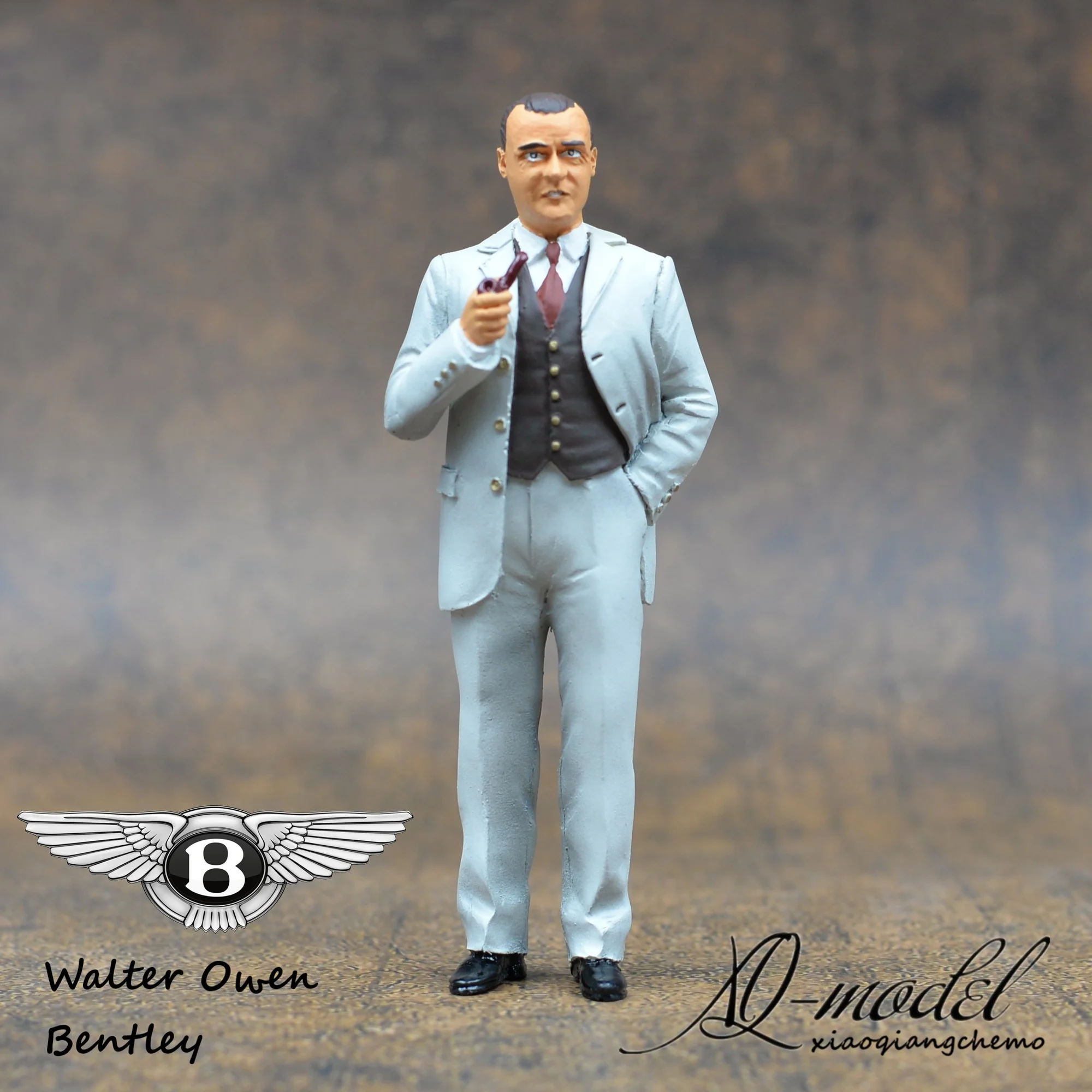 1/18 resin die-cast doll model Bentley founder figure mini cut Kyosho car model scene layout decoration high-end collection
1/18 resin die-cast doll model Bentley founder figure mini cut Kyosho car model scene layout decoration high-end collection