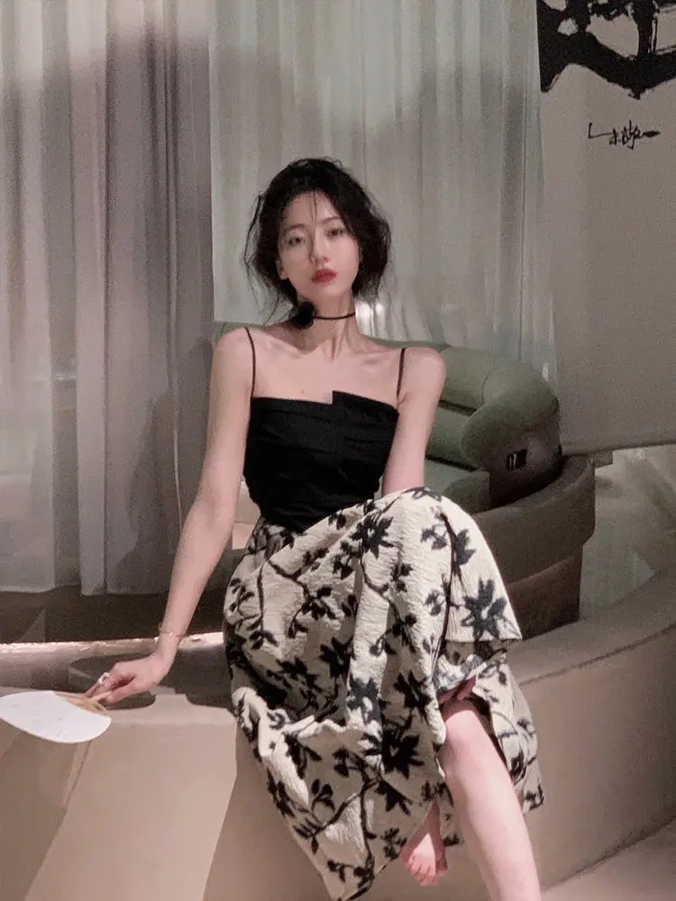 French Vintage Suspender Dress Printed Hepburn Style Women's Square Neck Patchwork Elegant Dress 2023 Summer
French Vintage Suspender Dress Printed Hepburn Style Women's Square Neck Patchwork Elegant Dress 2023 Summer