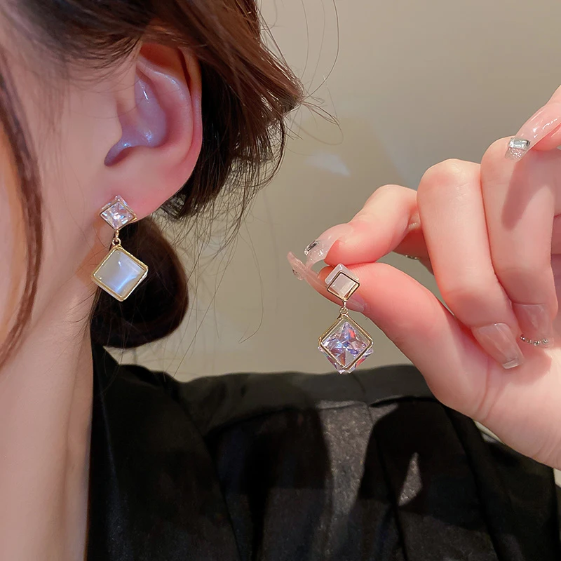 Exquisite Square Opal Crystal Pierced Earrings for Women 14K Gold Simple Cartilage Earrings 2022 Trendy Girl Unusual Jewelry
Exquisite Square Opal Crystal Pierced Earrings for Women 14K Gold Simple Cartilage Earrings 2022 Trendy Girl Unusual Jewelry