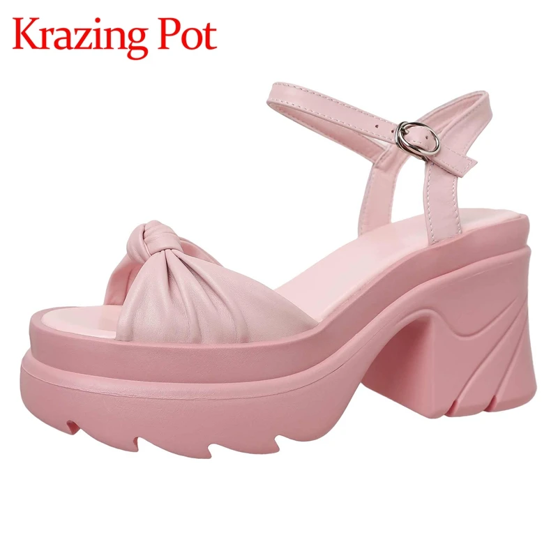 Krazing Pot Genuine Leather Peep Toe Super High Heel Platform Knotted Decoration European Design Mature Brand Women Sandals L79
Krazing Pot Genuine Leather Peep Toe Super High Heel Platform Knotted Decoration European Design Mature Brand Women Sandals L79