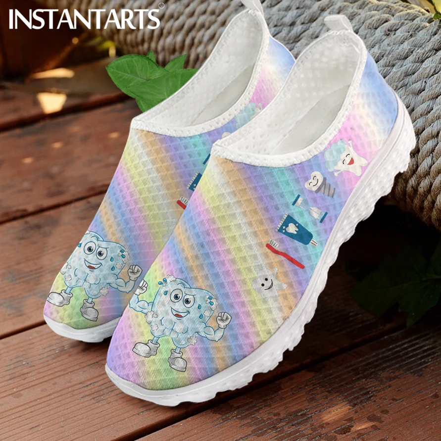 Женские кроссовки без шнуровки INSTANTARTS, дышащие сетчатые лоферы на плоской подошве с градиентными зубьями, 2022
Женские кроссовки без шнуровки INSTANTARTS, дышащие сетчатые лоферы на плоской подошве с градиентными зубьями, 2022