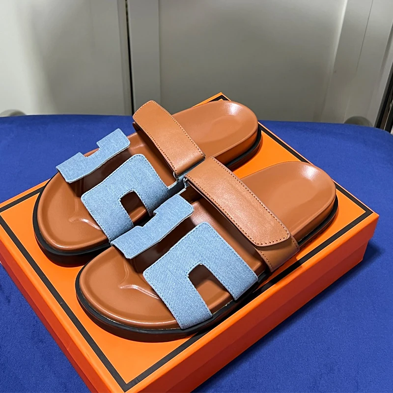 2023 Luxury Designer Slippers Women Men Fashion Flat Leather Sandals Unisex Brand Letter Casual Open Toe Walking Shoes Y2k
2023 Luxury Designer Slippers Women Men Fashion Flat Leather Sandals Unisex Brand Letter Casual Open Toe Walking Shoes Y2k