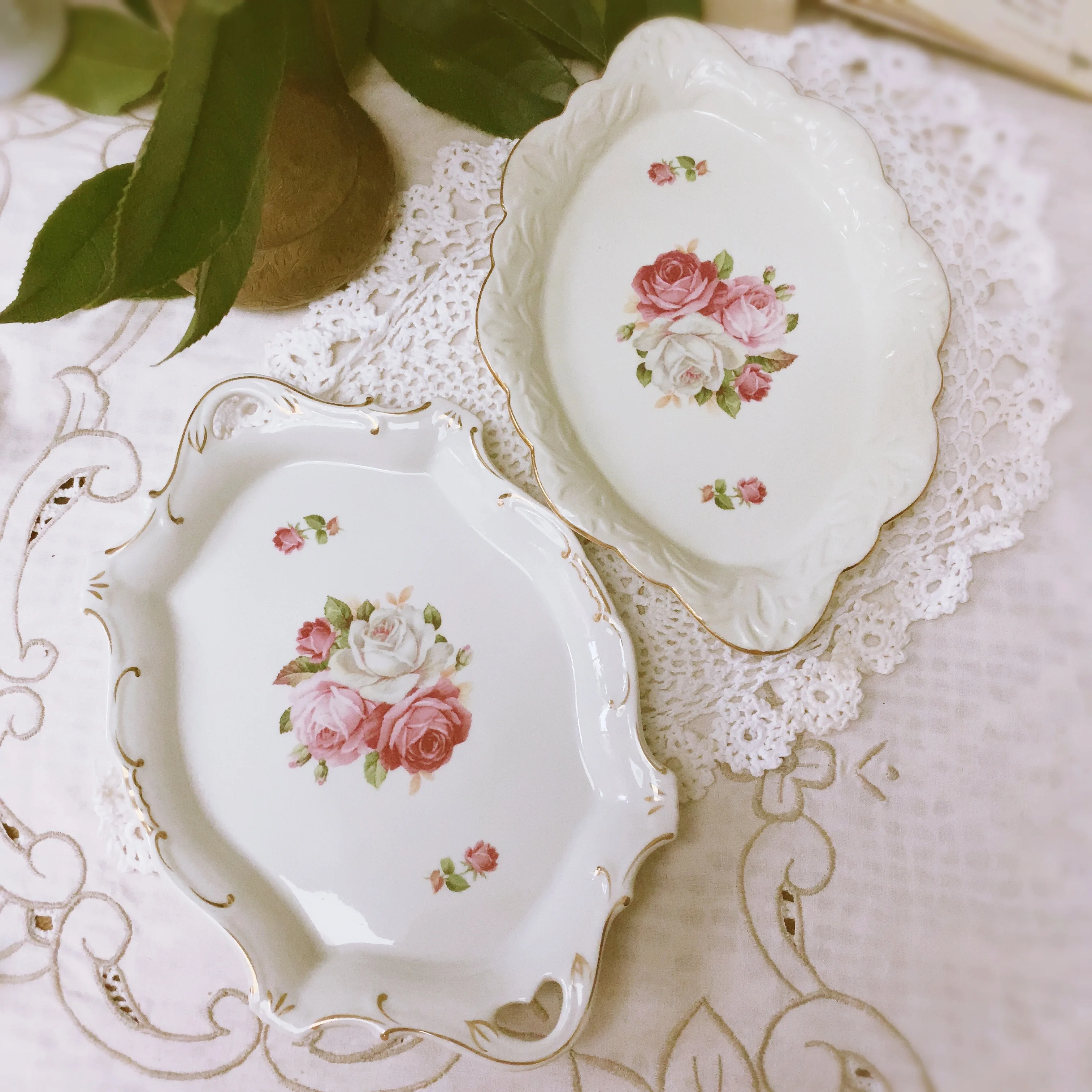 Ceramic double ear rectangular plate creative breakfast plate Western food plate rose flat plate fruit plate
Ceramic double ear rectangular plate creative breakfast plate Western food plate rose flat plate fruit plate