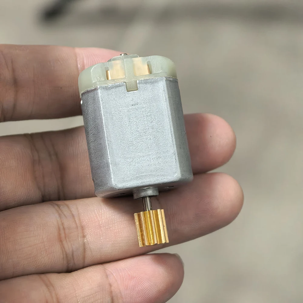 Двигатель DC 12В FC-280SC для ремонта зеркала заднего вида
Двигатель DC 12В FC-280SC для ремонта зеркала заднего вида