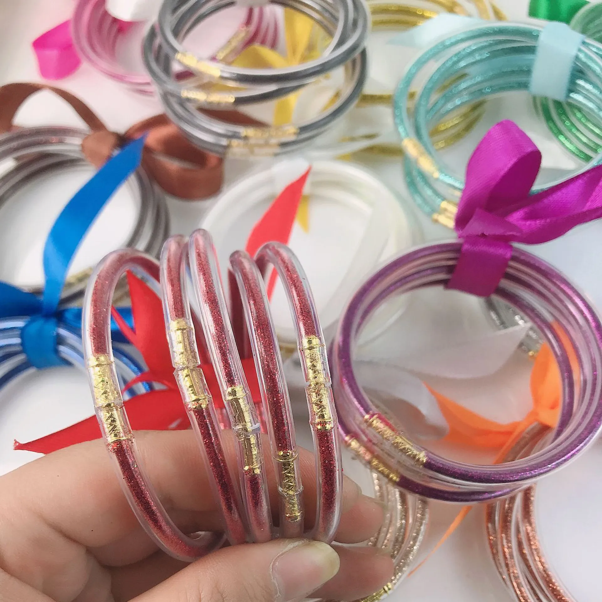 3pcs/set Soft Glitter Silicone Bracelet Sparkling Fashion Glitter Filled Bangles Best Present for Women Girls Christmas Decor
3pcs/set Soft Glitter Silicone Bracelet Sparkling Fashion Glitter Filled Bangles Best Present for Women Girls Christmas Decor