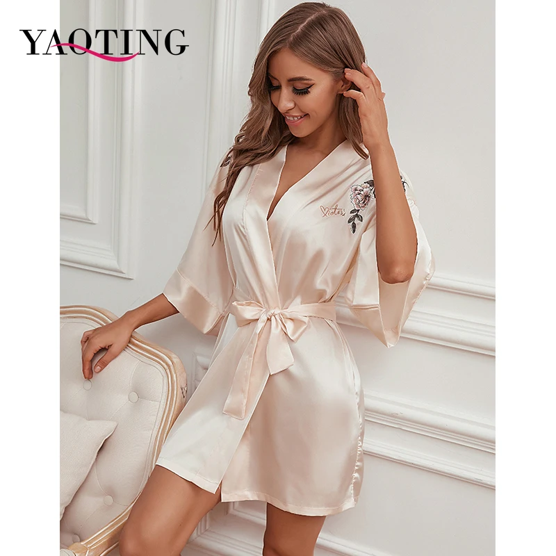 YAOTING Satin Sleepwear 2021 New Sexy Women Chinese Bridesmaid Kimono Bathrobe Gown Loose Home Dressing Gown Nightgown Robes
YAOTING Satin Sleepwear 2021 New Sexy Women Chinese Bridesmaid Kimono Bathrobe Gown Loose Home Dressing Gown Nightgown Robes