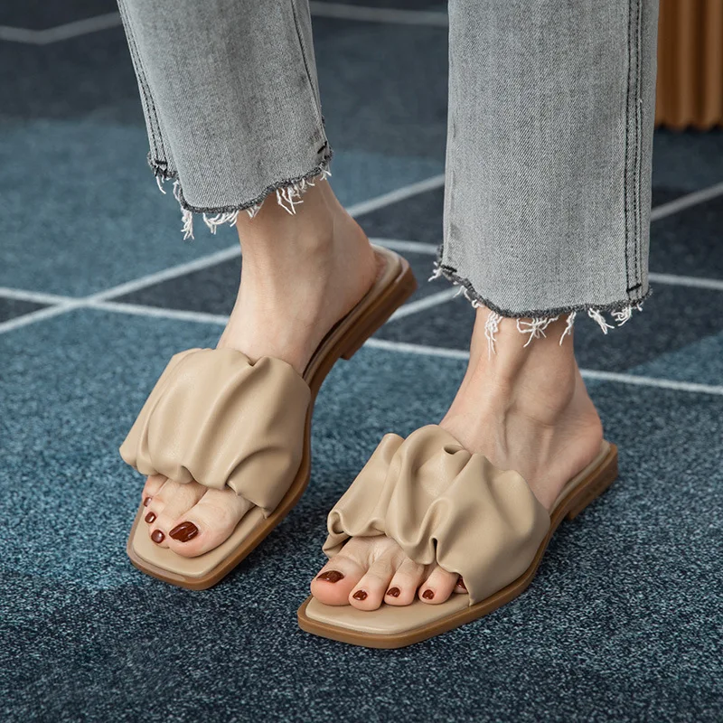 2022 New Women Slippers Elegant Pleated Upper Design Outdoor Flat Sandals Summer Beach Casual Flat Heel Flip Flops Women Shoes
2022 New Women Slippers Elegant Pleated Upper Design Outdoor Flat Sandals Summer Beach Casual Flat Heel Flip Flops Women Shoes