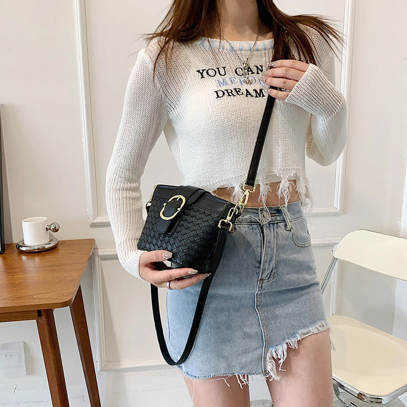GUTELINA New Women's Bag Woven Pattern Handbag Fashion One Shoulder Messenger Bag Bucket Shape Satchel All-match Bags for Women
GUTELINA New Women's Bag Woven Pattern Handbag Fashion One Shoulder Messenger Bag Bucket Shape Satchel All-match Bags for Women