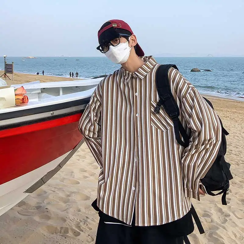 2022 New Striped Blouses Male Hong Kong Style Japanese Casual Loose Trend Long-Sleeved Men Shirts Spring Autumn Tops W406
2022 New Striped Blouses Male Hong Kong Style Japanese Casual Loose Trend Long-Sleeved Men Shirts Spring Autumn Tops W406
