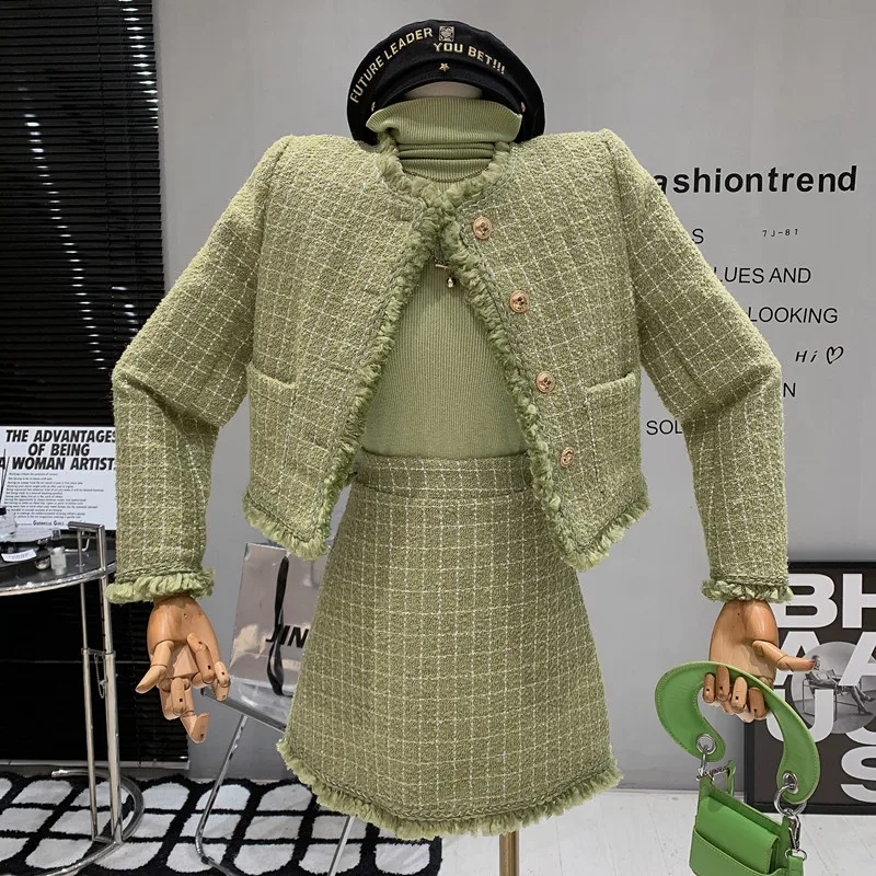 New in Women's Clothing 2022 Winter Tweed Long sleeved cotton-padded top short coat High waist A-line skirt Two piece set 
New in Women's Clothing 2022 Winter Tweed Long sleeved cotton-padded top short coat High waist A-line skirt Two piece set