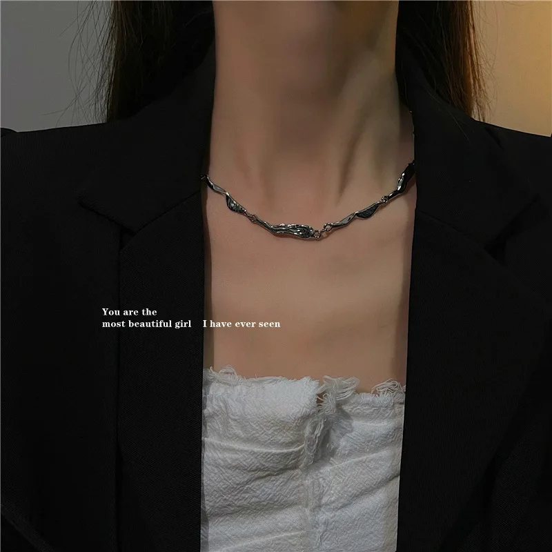2022 New Korean Simple Fashion Irregular Bracelet Necklace For Women Titanium Steel Charm Niche Design Jewelry Light Luxury
2022 New Korean Simple Fashion Irregular Bracelet Necklace For Women Titanium Steel Charm Niche Design Jewelry Light Luxury