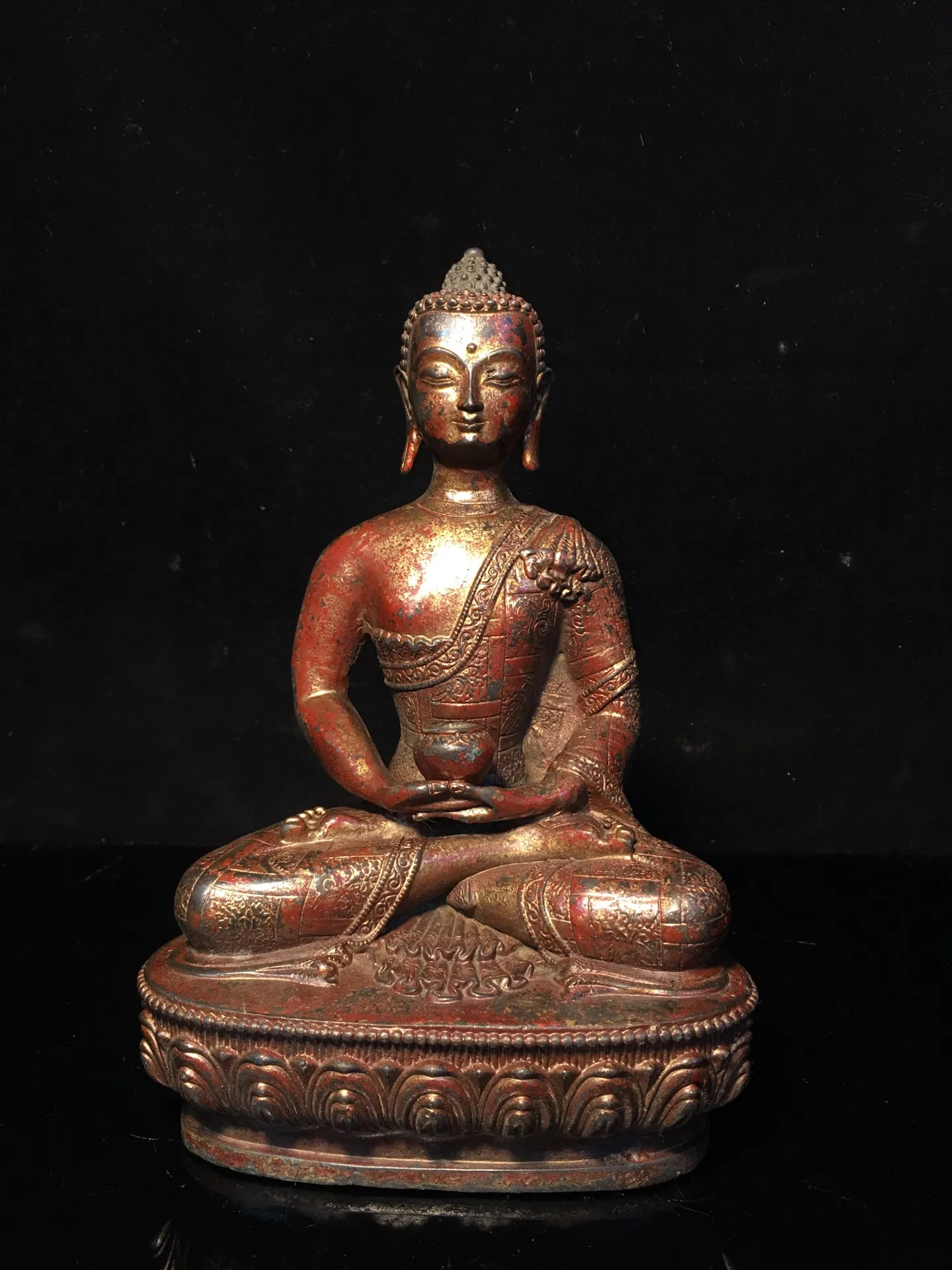 8" Tibetan Temple Collection Old Bronze Cinnabar mud gold Shakyamuni Amitabha lotus platform worship buddha Town house Exorcism
8" Tibetan Temple Collection Old Bronze Cinnabar mud gold Shakyamuni Amitabha lotus platform worship buddha Town house Exorcism