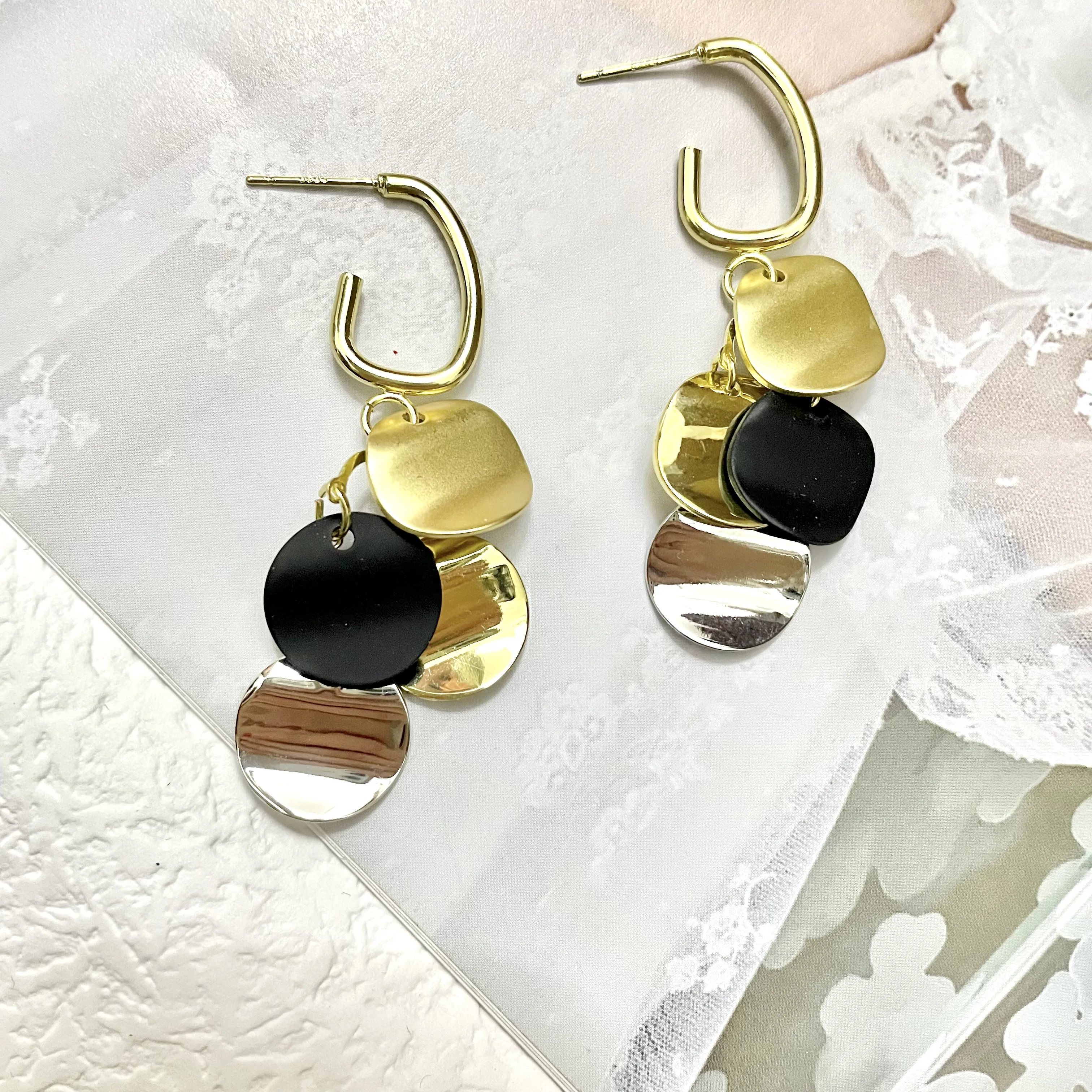 New Trendy Temperament Disc Earrings Female Korean Version Personality Fashion Cool Wind Contrast Color Net Red Silver Needle Ea
New Trendy Temperament Disc Earrings Female Korean Version Personality Fashion Cool Wind Contrast Color Net Red Silver Needle Ea