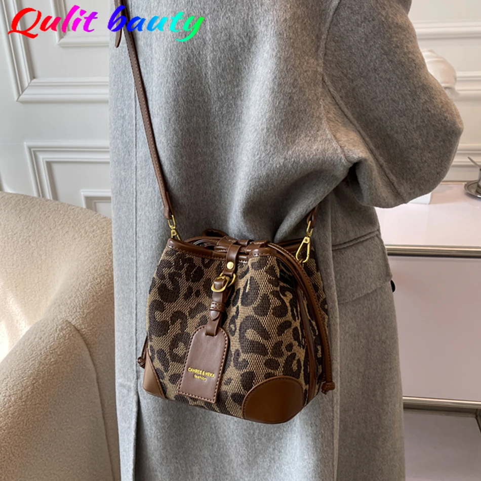 Leopard Small PU Leather Women Bucket Crossbody Bags 2023 Spring Designer Shoulder Bag Luxury Brand Lady Handbag Lady Trend Tote
Leopard Small PU Leather Women Bucket Crossbody Bags 2023 Spring Designer Shoulder Bag Luxury Brand Lady Handbag Lady Trend Tote