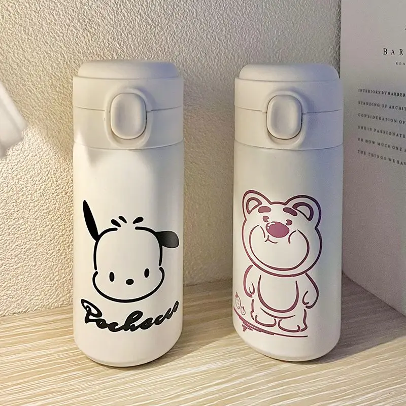 320 мл/420 мл Sanrios Kawaii Kuromi Lotso чашка для воды почтовая портативная мультяшная дорожная термобутылка кружка для детей подарок на день рождения
320 мл/420 мл Sanrios Kawaii Kuromi Lotso чашка для воды почтовая портативная мультяшная дорожная термобутылка кружка для детей подарок на день рождения