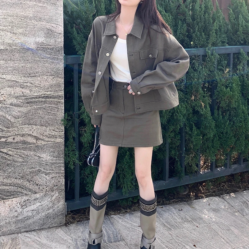 Autumn Turn Down Collar Long Sleeve Loose Denim Jackets and High Waist Mini Skirts Two Piece Suit High Street Outfit for Women
Autumn Turn Down Collar Long Sleeve Loose Denim Jackets and High Waist Mini Skirts Two Piece Suit High Street Outfit for Women