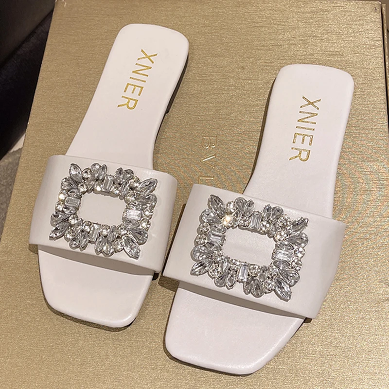 Rhinestone Summer Slippers Women Flat Luxury Outdoor Flip Flops Women Sandals 2023 Fashion Design Crystal Shoes Big Size 35-42
Rhinestone Summer Slippers Women Flat Luxury Outdoor Flip Flops Women Sandals 2023 Fashion Design Crystal Shoes Big Size 35-42
