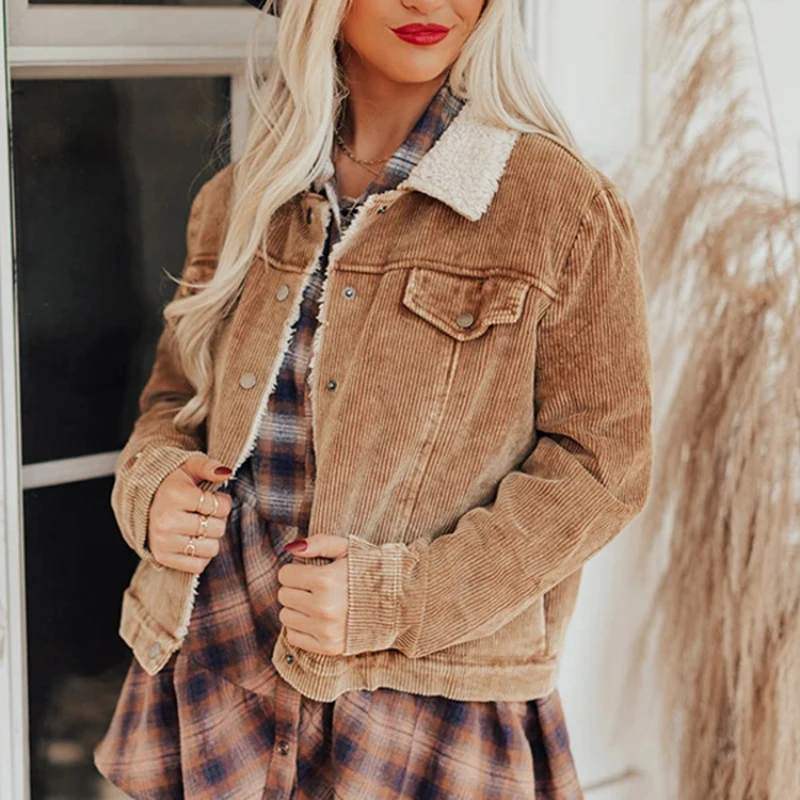 Winter Warm Women Lamb Corduroy Panelled Jacket With Fur Collar Thick Velvet Wool Coat Vintage Long Sleeve Outerwear
Winter Warm Women Lamb Corduroy Panelled Jacket With Fur Collar Thick Velvet Wool Coat Vintage Long Sleeve Outerwear