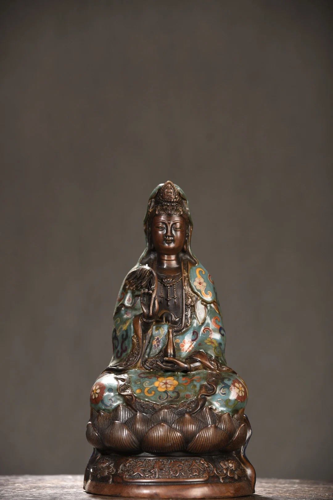 11"Tibetan Temple Collection Old Bronze Cloisonne Lotus Platform Guanyin Bodhisattva Sitting Buddha Worship Hall Town house
11"Tibetan Temple Collection Old Bronze Cloisonne Lotus Platform Guanyin Bodhisattva Sitting Buddha Worship Hall Town house