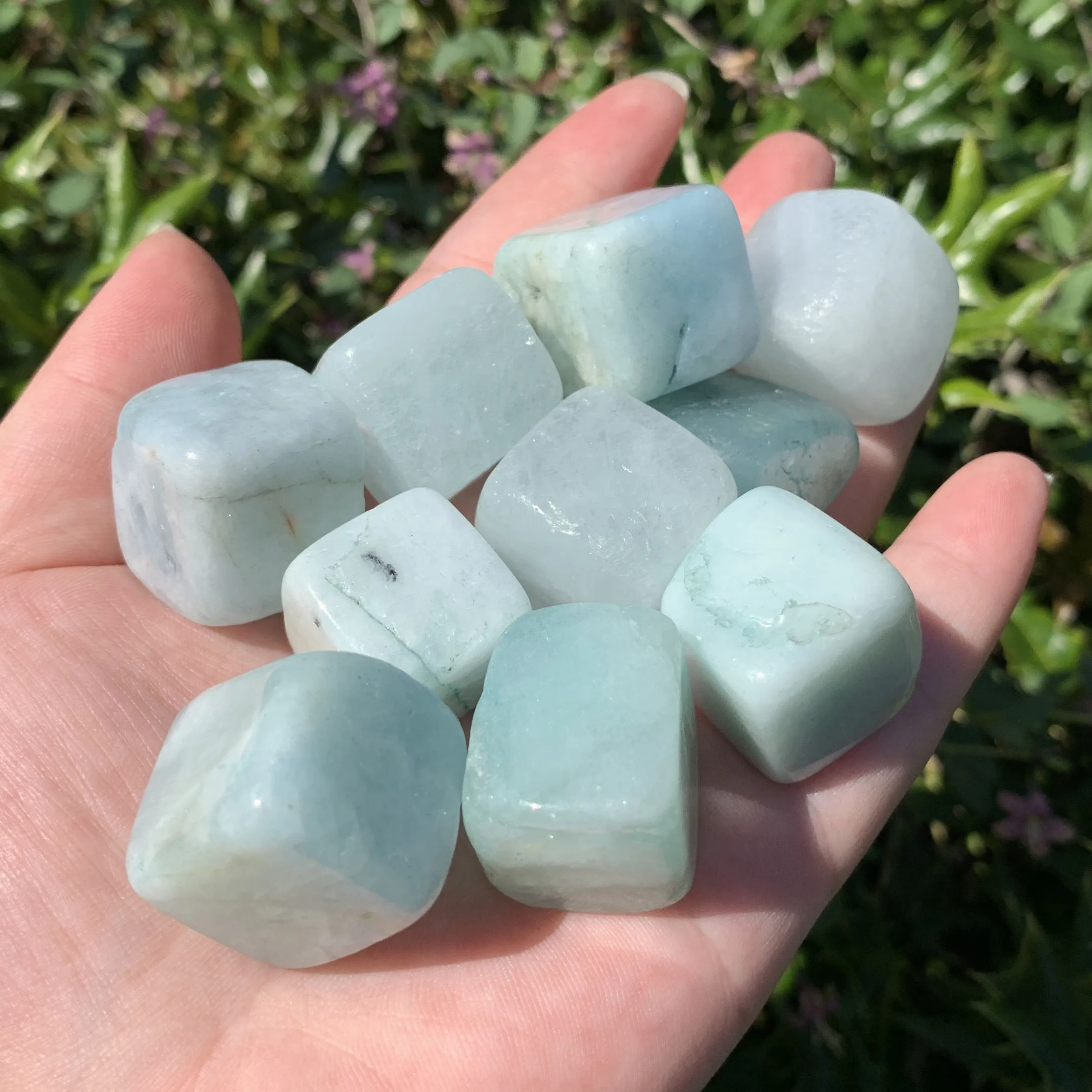 Natural Mineral And Rock Aquamarine Gravel Stone Square Tumbled Healing Crystal Large Particle Polished Macadam 
Natural Mineral And Rock Aquamarine Gravel Stone Square Tumbled Healing Crystal Large Particle Polished Macadam