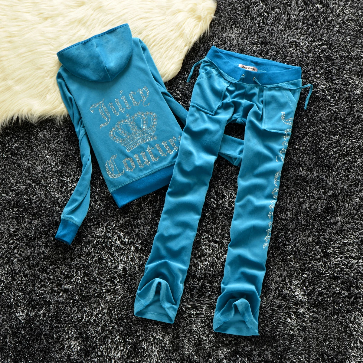 Juicy Coutoure Women's 2 Piece Set Tracksuit Brand Velour Suit Female Sportswear Hoodies and Pants Trousers Ladies Couture Suits
Juicy Coutoure Women's 2 Piece Set Tracksuit Brand Velour Suit Female Sportswear Hoodies and Pants Trousers Ladies Couture Suits