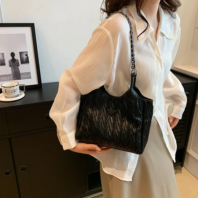 Pleated Chain Solid Shoulder Bag 2023 New Personalized Texture Underarm Handbag Fashion Side Bags for Woman Free Shipping
Pleated Chain Solid Shoulder Bag 2023 New Personalized Texture Underarm Handbag Fashion Side Bags for Woman Free Shipping