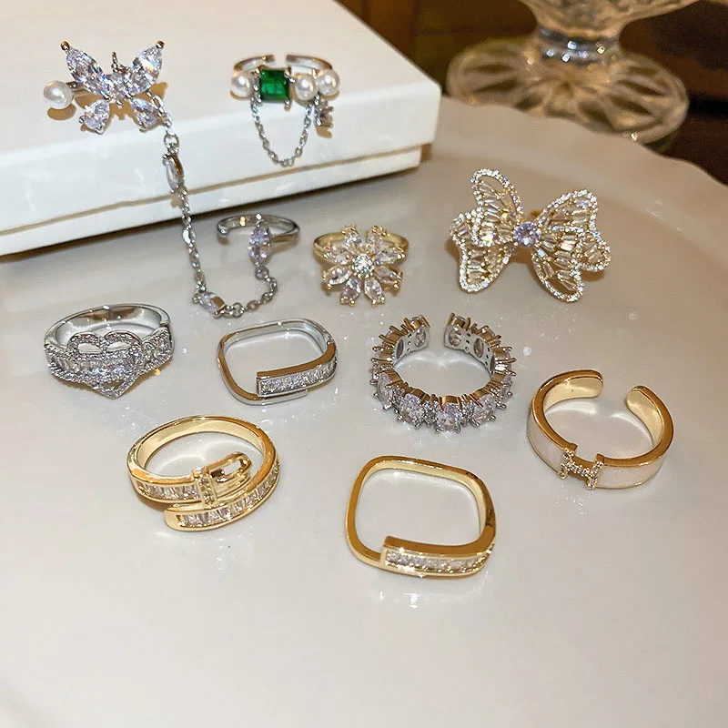 2023 Fashion Butterfly Gold-Plated Rings Shiny Cubic Zirconia Heart Geometric Adjustable Finger Ring Girls Luxury Jewlery Gifts
2023 Fashion Butterfly Gold-Plated Rings Shiny Cubic Zirconia Heart Geometric Adjustable Finger Ring Girls Luxury Jewlery Gifts