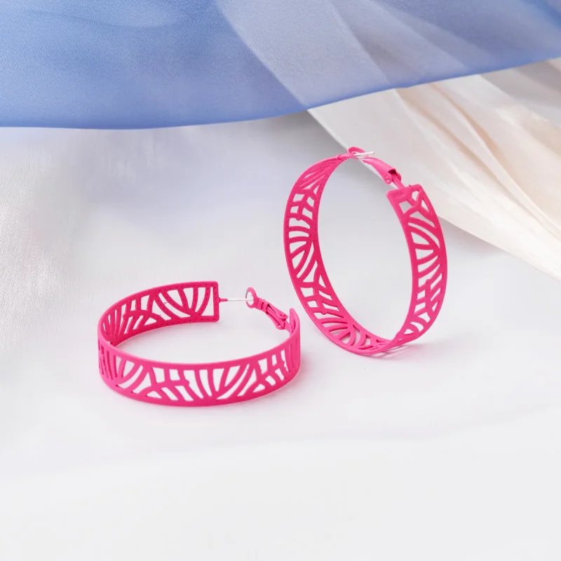 New Fashion Hollow Net Hoop Earrings Random Stripe European Unusual Design Handmade Green Metal Loop Earrings Retro Ear Decor
New Fashion Hollow Net Hoop Earrings Random Stripe European Unusual Design Handmade Green Metal Loop Earrings Retro Ear Decor