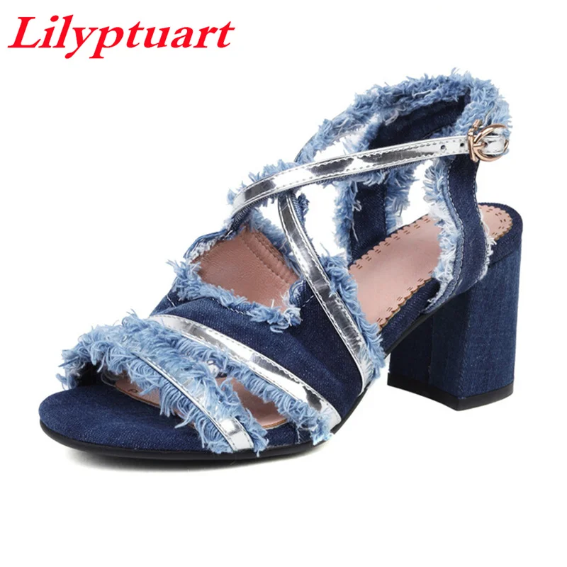 LILYPTUART ZA High-heeled Sandals for Women, 2022 Summer Fashion New Retro Denim Fringed Chunky Heel Roman Style Casual Sandals
LILYPTUART ZA High-heeled Sandals for Women, 2022 Summer Fashion New Retro Denim Fringed Chunky Heel Roman Style Casual Sandals