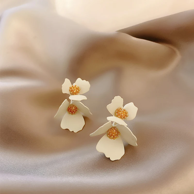 S925 Silver Needle Korean White Flower Personality Design 2022 New Trendy Mori Series Niche Temperament Stud Earrings Women
S925 Silver Needle Korean White Flower Personality Design 2022 New Trendy Mori Series Niche Temperament Stud Earrings Women