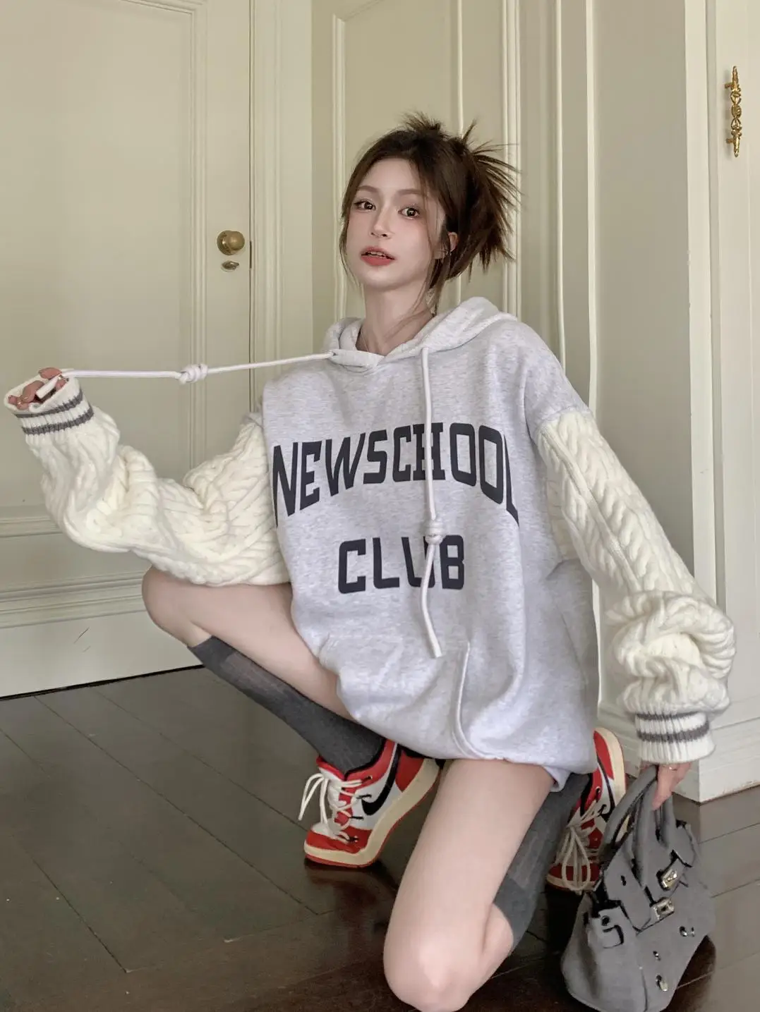 Make firm offers ~ sweater stitching design feels more American letters printing and flocking hooded fleece jacket
Make firm offers ~ sweater stitching design feels more American letters printing and flocking hooded fleece jacket