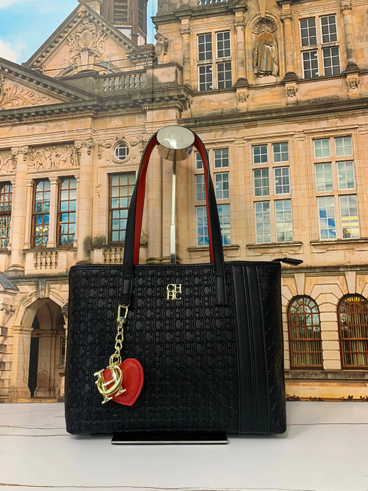 CILMI HARVILL CHHC 2023 New Women's Tote Bag One-shoulder Handheld Exquisite Pendant Large Capacity Metal Zipper
CILMI HARVILL CHHC 2023 New Women's Tote Bag One-shoulder Handheld Exquisite Pendant Large Capacity Metal Zipper