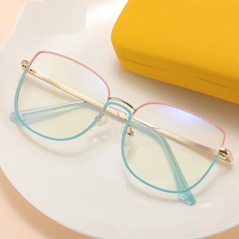 Myopia glasses frame women's tide can be equipped with degree net red big round face plain face anti-blue light radiation frame
Myopia glasses frame women's tide can be equipped with degree net red big round face plain face anti-blue light radiation frame