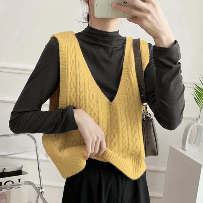 Gentle Dating Knit Vest Chil V Neck Knitted Vest Women Loose Soft Undershirt Overlap Lazy Sleeveless Sweater Outside Wear TOP
Gentle Dating Knit Vest Chil V Neck Knitted Vest Women Loose Soft Undershirt Overlap Lazy Sleeveless Sweater Outside Wear TOP