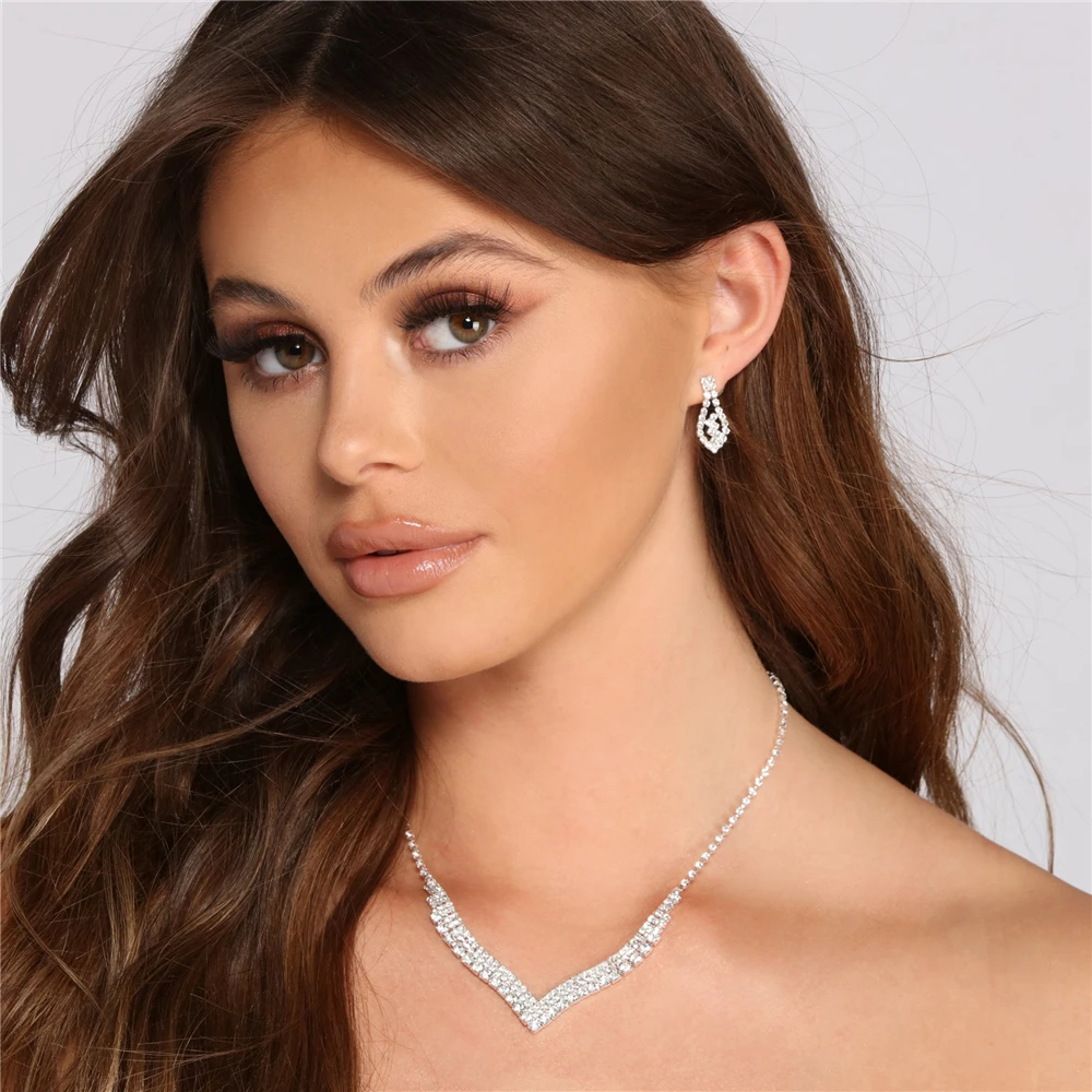 New Fashion Rhinestone Necklace Earring Combo Set Women Wedding Sparkling Crystal Earrings and Clavicle Chain Bridal Jewelry Set
New Fashion Rhinestone Necklace Earring Combo Set Women Wedding Sparkling Crystal Earrings and Clavicle Chain Bridal Jewelry Set