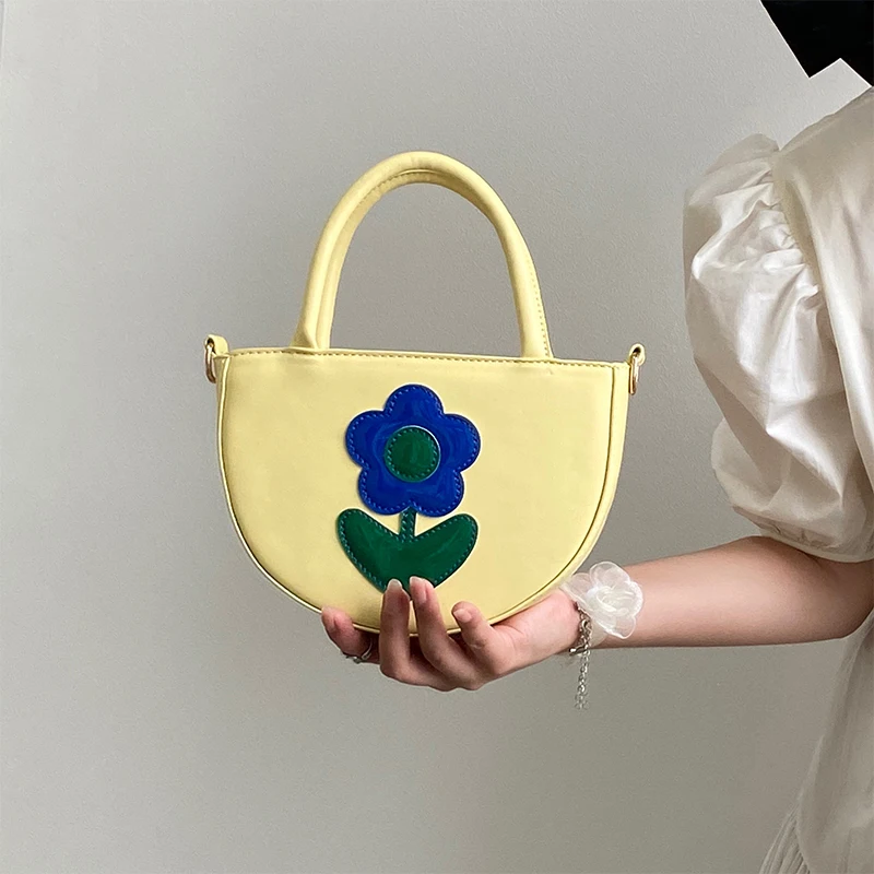 Spring/Summer Fashion Half Moon Handbag Patent Leather Flower Pattern Female Crossbody Bag 2022 High Quality Women Shoulder Bag
Spring/Summer Fashion Half Moon Handbag Patent Leather Flower Pattern Female Crossbody Bag 2022 High Quality Women Shoulder Bag