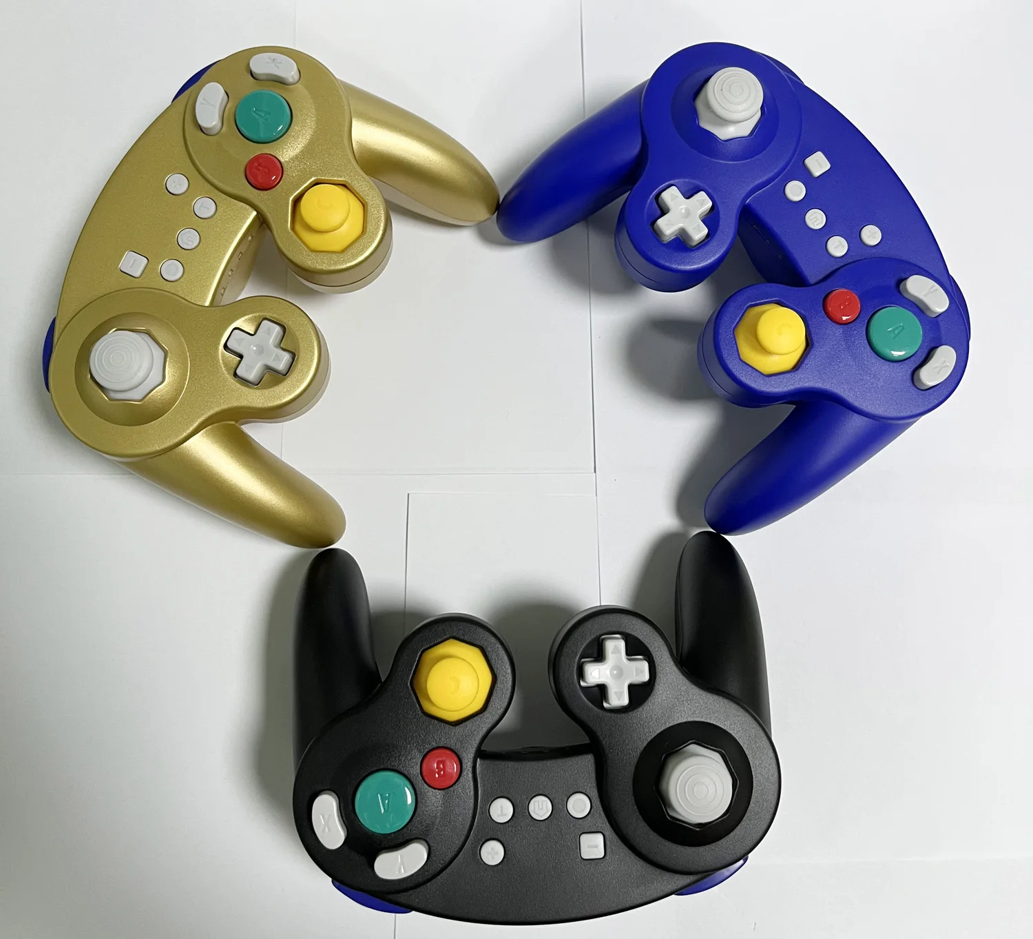Контроллер GameCube Exlene Bluetooth для Nintendo Switch, контроллер Pro switch с пробуждением, турбо, перезаряжаемый
Контроллер GameCube Exlene Bluetooth для Nintendo Switch, контроллер Pro switch с пробуждением, турбо, перезаряжаемый