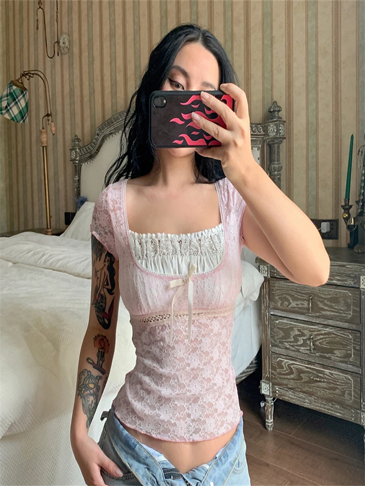 Women Y2K Lace Patchwork Sheer T-shirt Summer Short Sleeve Slim Fit Crop Top Sweet Bow See-Through Shirt Vintage Streetwear
Women Y2K Lace Patchwork Sheer T-shirt Summer Short Sleeve Slim Fit Crop Top Sweet Bow See-Through Shirt Vintage Streetwear