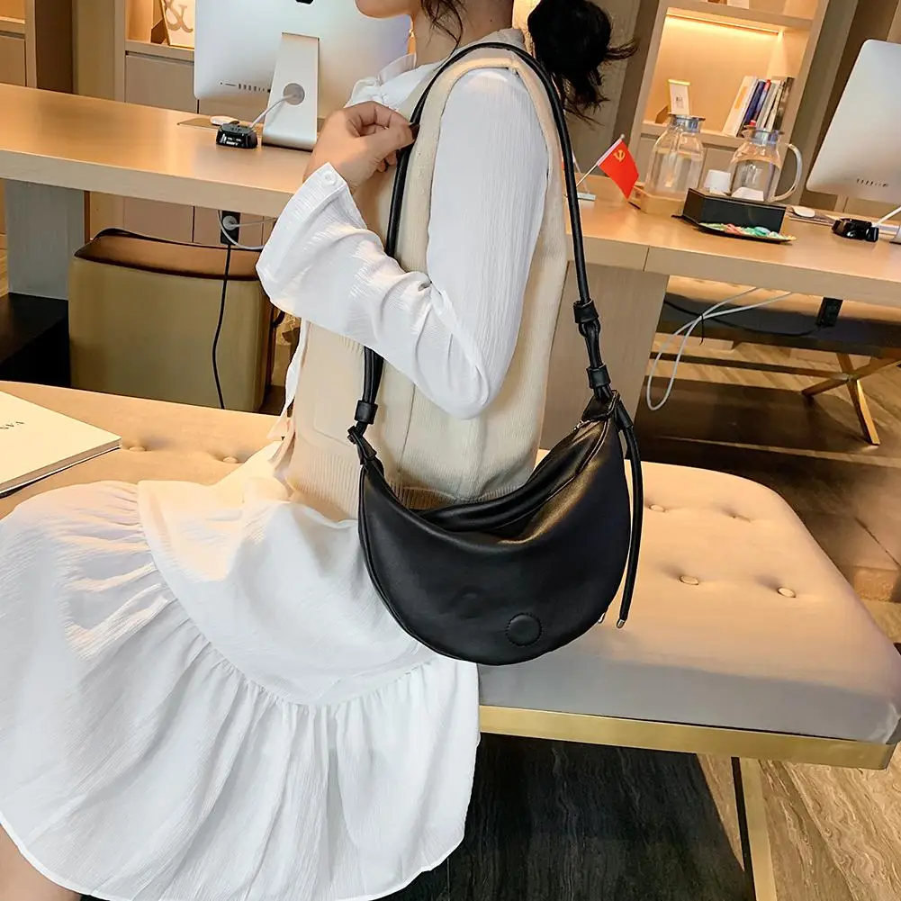 Hot Sale Handbags Portable Delicate Design Women PU Leather Shoulder Crossbody Bag Fashion Crescent Messenger Handbag
Hot Sale Handbags Portable Delicate Design Women PU Leather Shoulder Crossbody Bag Fashion Crescent Messenger Handbag