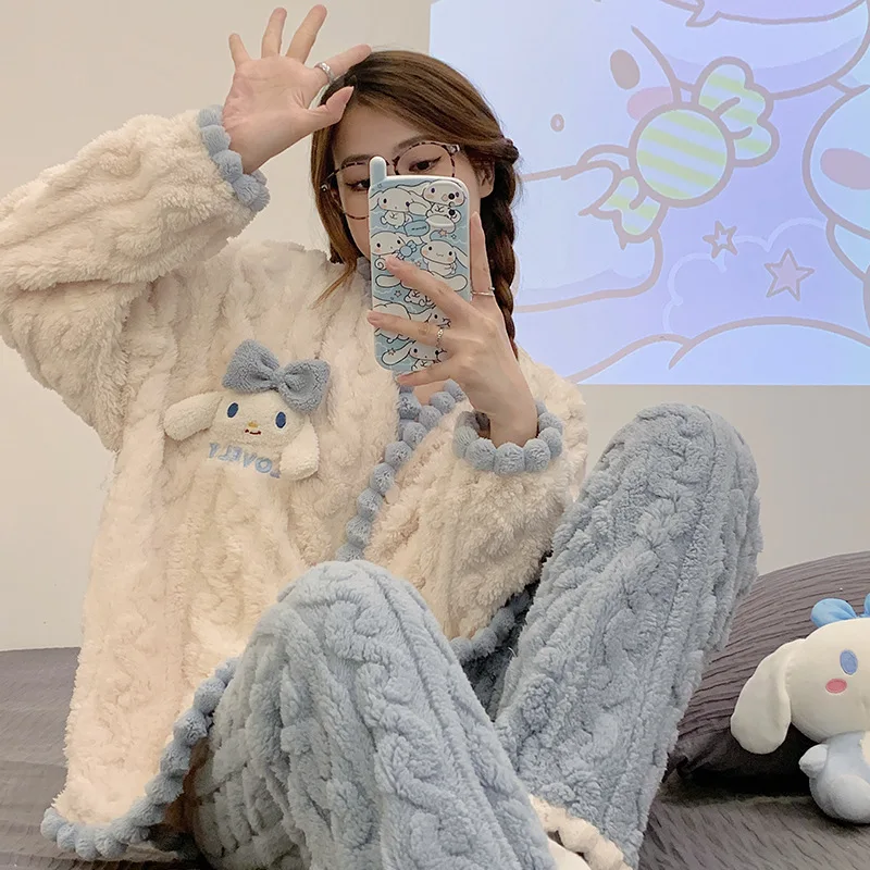 Kawaii Sanrio Cartoon Short Plush Pajamas Cute Cinnamoroll Winter Housewear Pajamas Soft Comfortable Creative Birthday Gifts 
Kawaii Sanrio Cartoon Short Plush Pajamas Cute Cinnamoroll Winter Housewear Pajamas Soft Comfortable Creative Birthday Gifts