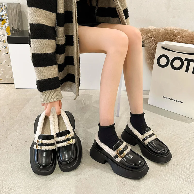 Повседневная Женская фотосессия, женская обувь с мехом, зимнее кожаное платье без застежки с закрытым носком на платформе
Повседневная Женская фотосессия, женская обувь с мехом, зимнее кожаное платье без застежки с закрытым носком на платформе