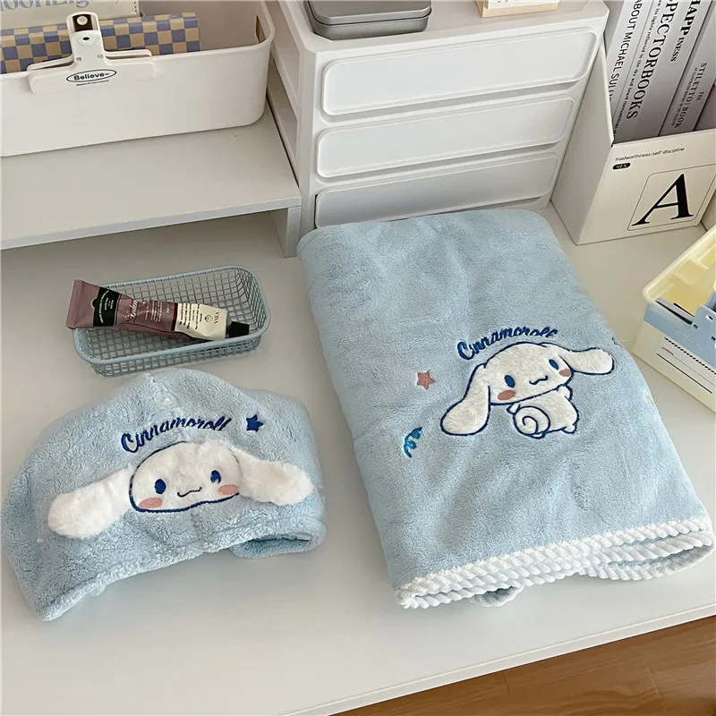 Sanrio Cinnamoroll Милая мультяшная плюшевая шапочка для сухих волос Kawaii пушистое мягкое банное полотенце украшение для комнаты украшение детский подарок
Sanrio Cinnamoroll Милая мультяшная плюшевая шапочка для сухих волос Kawaii пушистое мягкое банное полотенце украшение для комнаты украшение детский подарок