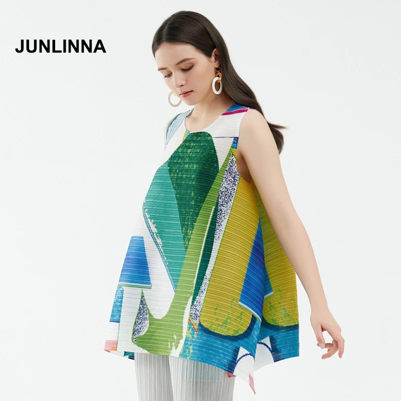 Модная дизайнерская женская плиссированная футболка JUNLINNA, свободные майки контрастных цветов с принтом, один размер
Модная дизайнерская женская плиссированная футболка JUNLINNA, свободные майки контрастных цветов с принтом, один размер