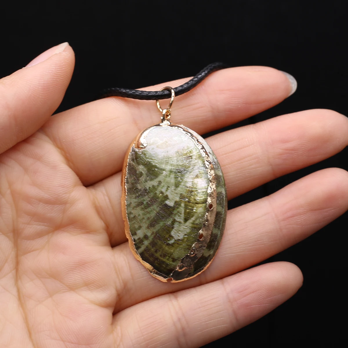 Women Shell Necklace Green Snail Irregular Pendant Charms For Elegant Women Love Romantic Gift
Women Shell Necklace Green Snail Irregular Pendant Charms For Elegant Women Love Romantic Gift
