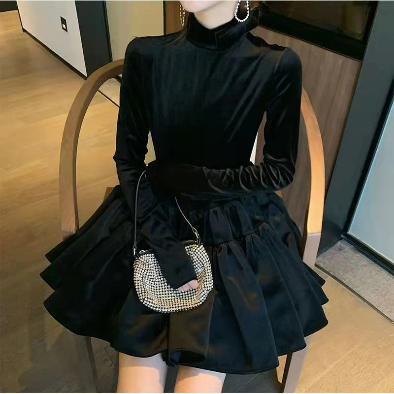 European Vintage Little Black Velvet Dress Women Bow Turtleneck Long Sleeve Tunic Ball Gown Ladies Mini Winter Dress Clothes
European Vintage Little Black Velvet Dress Women Bow Turtleneck Long Sleeve Tunic Ball Gown Ladies Mini Winter Dress Clothes