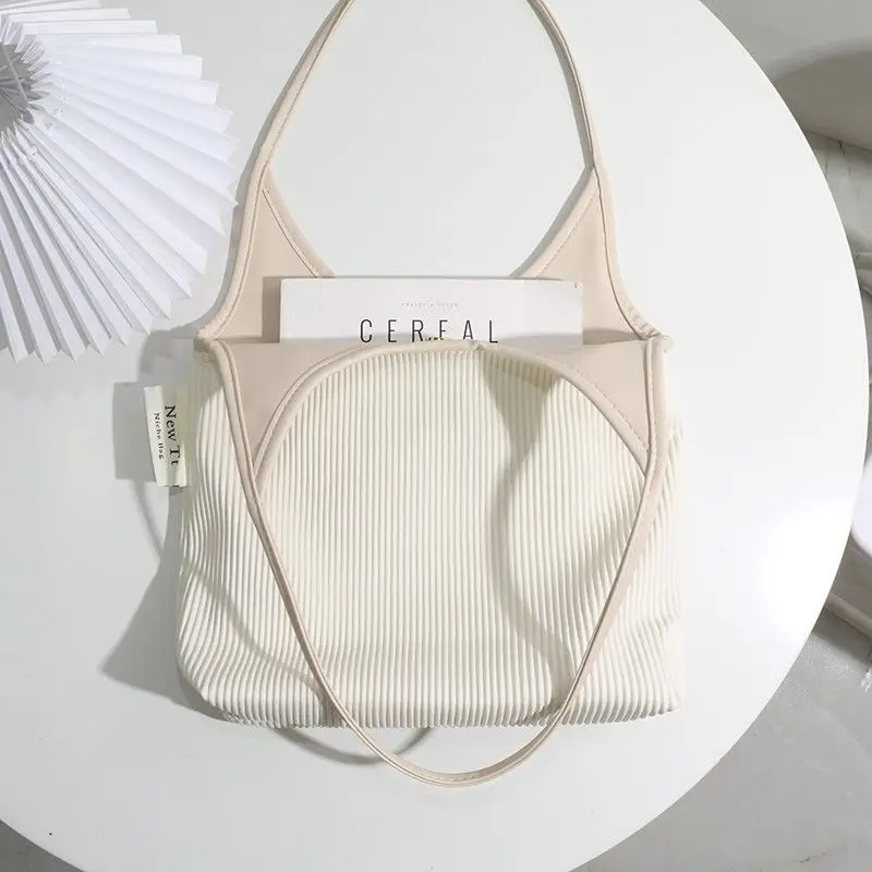 2022 New Design Pleated Vest Bag Soft Milk White Simple Totes female Shoulder Bag Shopping bag Girl Beach vacation Ribbons bag
2022 New Design Pleated Vest Bag Soft Milk White Simple Totes female Shoulder Bag Shopping bag Girl Beach vacation Ribbons bag