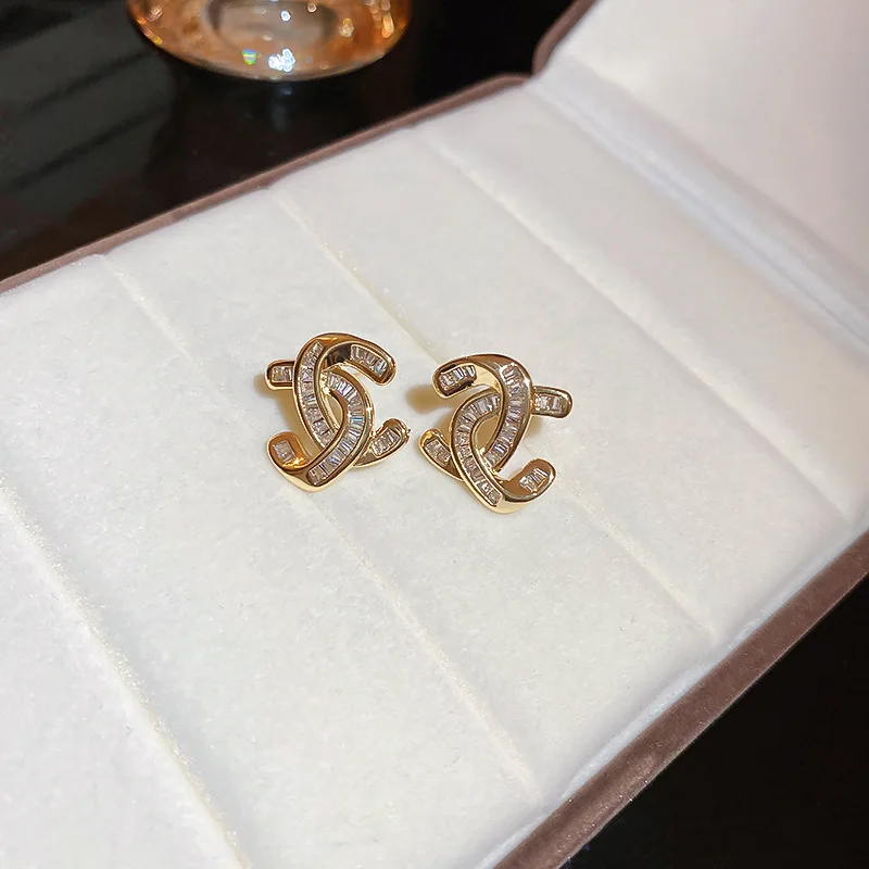 Bilincolor Simple Design, Small and Delicate C Cross Stud Earrings For Gift or Party 
Bilincolor Simple Design, Small and Delicate C Cross Stud Earrings For Gift or Party