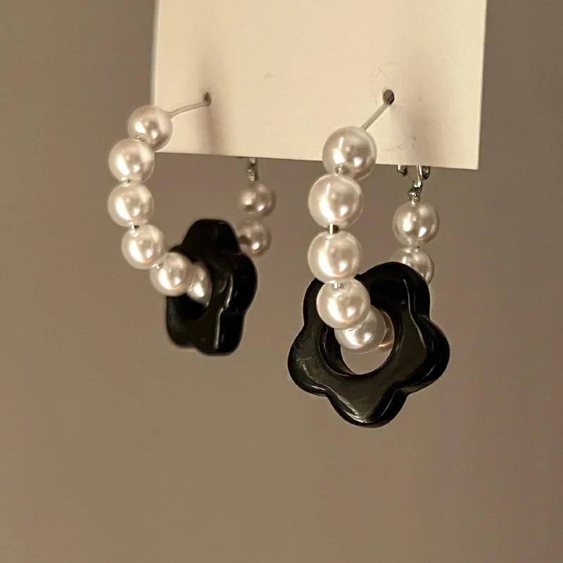 Fashion Women's Round White Pearl Hoop Earrings Korean Gold Color Large Circle Temperament Earrings Jewelry Wholesale
Fashion Women's Round White Pearl Hoop Earrings Korean Gold Color Large Circle Temperament Earrings Jewelry Wholesale