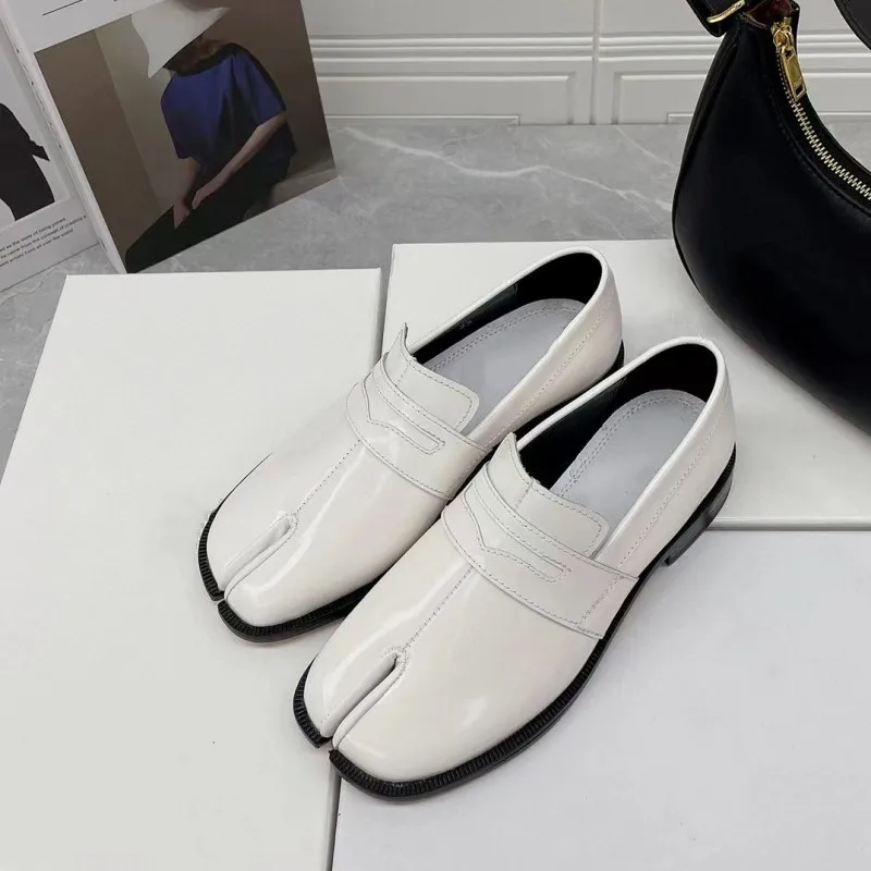 Split toe Designer Loafers Low Heel Slip On Women Shoes Real Leather High Quality Ninja Tabi MM6 Woman Flats Spring Fashion
Split toe Designer Loafers Low Heel Slip On Women Shoes Real Leather High Quality Ninja Tabi MM6 Woman Flats Spring Fashion